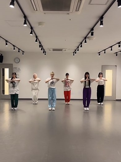 ＜期間限定アーカイブ＞レッスン生配信🌈 #可愛いって言わないと呪う!#かわのろ #アイドル #idol #偶像 #ダンス #dance 可愛いって言わないと呪う！メンバー 絢愛 かれん @karen_kwnr 翠茉 りの @suima_kwnr 舞白 ゆきだま @yukidama_kwnr 星菜あむ @amu_kwnr 水嬉 るい @rui_kwnr 心音ふみな @fumina_kwnr