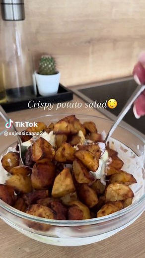 Köstliches Rezept für Bratkartoffeln und Salat
