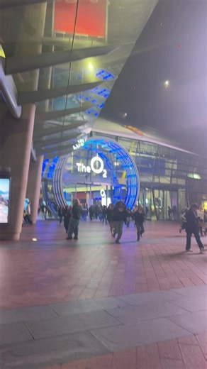 O2 Arena after the Laufey concert where everyone are rushing to catch buses and tubes. Lol #laufey #o2arena #london #concert #laufeyamatteroftime