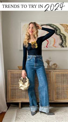 Which trends will you be trying?📝 These are just some of the fashion trends you’ll likely be seeing as we enter 2024 based on what we saw on the spring runways… and the best part, you may be able to shop your closet, and not spend a whole lot! 👉🏻Note: you don’t have to do them all at once (or any at all). These are the kind of trends you likely won’t regret in your closet though👈🏻 ✨ SAVE to remember and SHARE if you think someone needs to know ✨ Top & Jeans: @derococo_official Shoes: @kenne