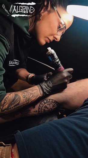 Valgrind The Viking Barber Tattoo Studio on Instagram: "Hoje o cliente entrou guerreiro e saiu um autêntico viking, corte e tatuagem no templo valgrind. Marcado por Freia (@a.marinho0). Skall Brother!"