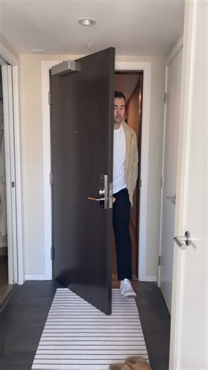 🧘‍♂️ Time to find your Zen with a little Kit Kat break! Whether you break it, bite it, or savor it slowly, take a moment to enjoy the simple pleasures in life. ✨ @stephencovic #kitkat #haveabreak | KitKat