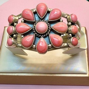 BQC100 NAVAJO Handmade Flower Cluster Queen Pink Conch S925 Matte Cuff Bracelet