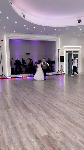 76K views · 626 reactions | #firstdance #dance #weddingdance #dancelessons #wedding #bride #bridetobe #weddingplanning #pierwszytaniec #taniec #lekcjetanca #slubnytaniec #kurstanca | Pierwszy taniec | Facebook