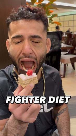 Xavier "The Breadman" Alaoui on Instagram: "Cutting weight for a fight can be rough. Here’s a trick if you can’t resist sweets. In all seriousness, young fighters should educate themselves on the best way to cut weight instead of freestyling like I did for the first 3/4 of my career. • #mma #ufc #boxing #bjj #muaythai #kickboxing #jiujitsu #fitness #martialarts #wrestling #fight #grappling #sparring #fighter #training #mmafighter #judo #mixedmartialarts #gym #sport #brazilianjiujitsu #workout #s
