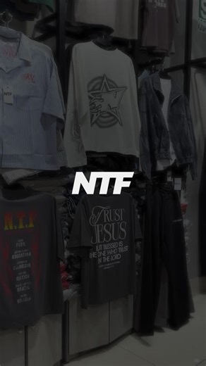 NTF on Instagram: "MODO NAVIDAD ACTIVADO ✨🎅🏼 Esta Navidad luce el outfit perfecto y celebra con estilo 💫 📍 Encuéntranos en: * Galería Generación Gamarra Jr. Agustín Gamarra #449 – Tda. N°5 – 1er piso * Galería El Paraíso Jr. Sebastián Barranca #1556 Tda. B215 Tda. A507 Te esperamos para que armes tu mejor look navideño🎁"