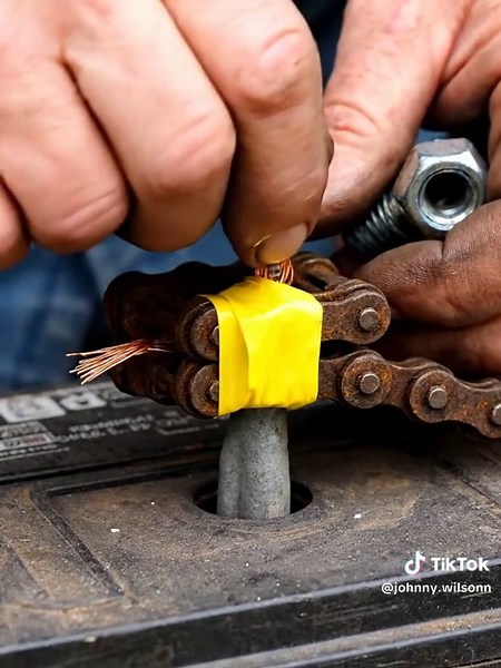 Stop throwing money away and bring your dead batteries back to life now! 🔋 Grab the secret guide at the link in my bio! 👇 #diy #battery #savemoney #hacks #lifehacks #recycle #tipsandtricks #homediy #deadbattery #energy #tools #sustainable #workshop #useful