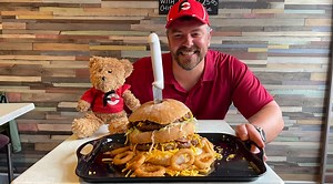 Randy Santel going for overall victory #1100 versus the “Crusty Cob” Burger Challenge at Hogans sandwich and burger bar in Kilmarnock, Scotland!! My friend “Steel Rod” Radim beat this giant burger challenge a few years ago, and to win the £100 cash prize, I must beat his current record time of 31 minutes and 5 seconds!! There is 1kg of juicy #Scottish beef (2 patties) stacked up and loaded with 8 bacon rashers, 1lb of shredded Cheddar cheese, 8 big onion rings, and more toppings!! I’ve got 1 hou