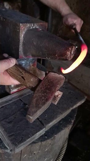 🪝⚒️ Forging a Simple Utility Hook | Everyday Ironwork 🔥