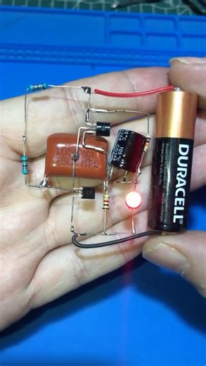Simple 1.5V LED Flasher | Camera Recording Effect | #shortsfeed #electroniccircuit #electronic