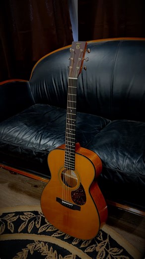 This Bluegrass Bell is built with the Grand Auditorium body (similar to OM) with some great Honduran mahogany and with a Torrefied Red Spruce top. Special thanks to our good friend Hoover Ilave for the great demo! | Gallagher Guitar