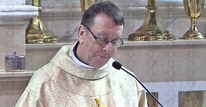 Silky Voiced Priest Performs “Hallelujah” As Bride And Groom Enter Church