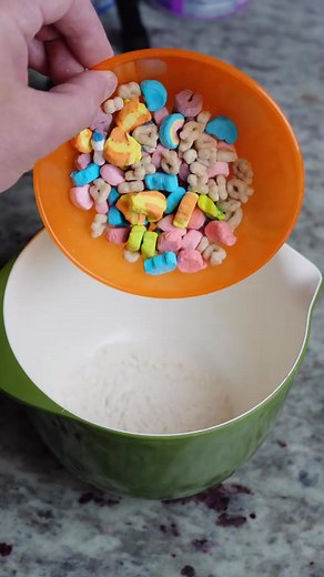 These magically delicious pancakes will have you feeling lucky in no time! #breakfast #rainbow #food | Mrbigpull