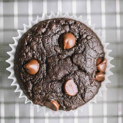 Incredible Black Bean MUFFINS that taste like your fav cakey brownies! That's right, these gf muffins are packed with fiber (and chocolate) and will be your new go-to healthy treat