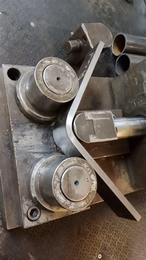 FACE BEND TEST AS PER ASME IX USING 40MM BEND FORMER ON HYDRAULIC PRESSING MACHINE IN LABORATORY