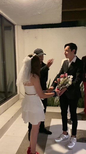Si estás aburrido solo haz una fake wedding con tus amigos #fyp