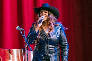 Wendy Moten Beautifully Covered Loretta Lynn at CMT's Next Women of Country
