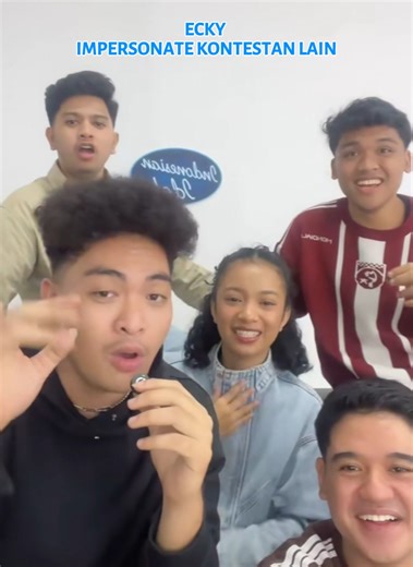 Ecky Impersonasi Aruna di Indonesian Idol Live