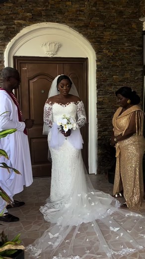 Beautiful Akatasia Bride in Stunning Mermaid Gown