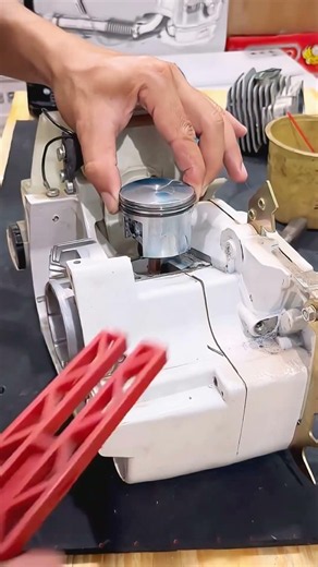 Lubricate the piston with oil and install the special tool #shorts