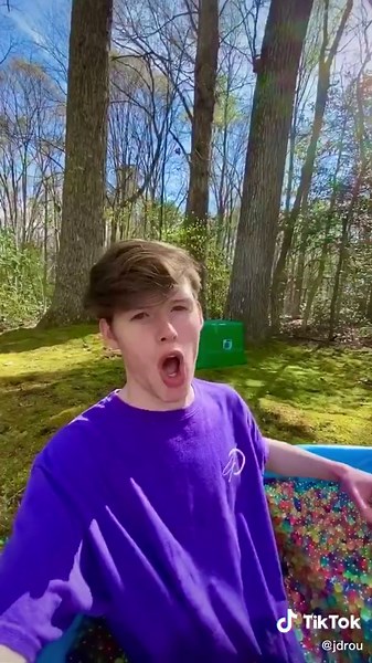 Pool full of Orby’s with my friend @benbowling 😳😂 #instanthistory #artistsoftiktok #jdroufam #mpt