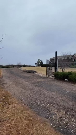 Homes that show well? They sell well.  Dm me the word “guide” and will get you started! Let’s talk (780) 236-3450 ☎️ #edmonton #fyp #viral | Micah Pelster | Facebook