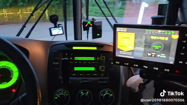 Part 1 버스하려면 이런 차도 몰아야합니다... 시동 오지게 꺼먹는 무경력자 신입 버스기사 브이로그 (CLASS _ 따복1번 신입기사)