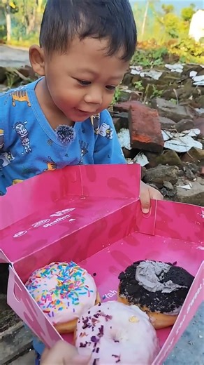 Akio lagi nungguin donat #shorts