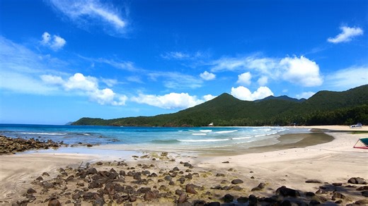 A relaxing beach walk at Nagtabon Palawan (4K)