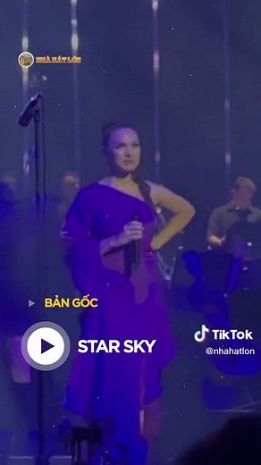 Với giai điệu hào hùng, mang âm hưởng thời trung cổ, được ví như