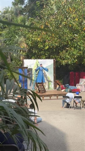 🎭 En direct du Bus Papageno, l’opéra itinérant créé par l’Opéra du Capitole de Toulouse, qui a fait escale cette semaine à Cannes et aujourd’hui dans le cadre idyllique des jardins de la médiathèque Noailles !Dans le cadre de Fables Lab. | Ville de Cannes