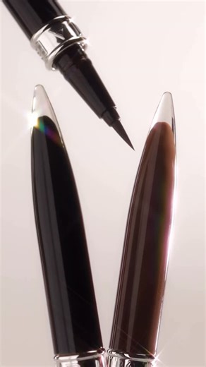 NABLA Cosmetics on Instagram: "Sign your look with 𝗧𝗿𝘂𝗲 𝗦𝗶𝗴𝗻𝗮𝘁𝘂𝗿𝗲 𝗘𝘆𝗲𝗹𝗶𝗻𝗲𝗿 🖤 Ultra-fine brush for effortless, precise lines. Richly pigmented, waterproof, and long-lasting — from bold statements to delicate strokes, your look stays flawless all day 🤎 #NABLA #NABLACosmetics #TrueSignature"