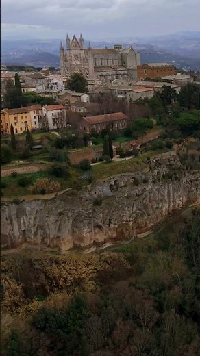 Orvieto: Italy’s Hilltop Masterpiece ✨