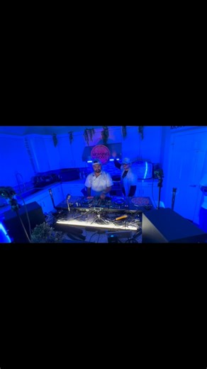 Steve “Waves” Simpson on Instagram: "Morning Wood 11 was a dope way to start the day! Dope DJs, cool peeps, food, drinks… a great time was had! Looking forward to the next one! Thank you @chazmattison for getting me hip to @morningwoodkitchen 💯🤘🏾🔥#vegas #vegasbrunch #vegasparty #morningwoodkitchen"