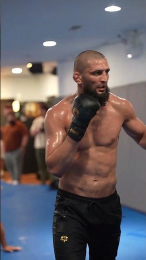 Khamzat Chimaev looks well in shape for his first shot at UFC Gold! 🐺 #UFC319 #UFCIndia #UFC