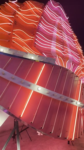 #OTD in 1977, the Flamingo Las Vegas debuted its dazzling neon feathers! ✨ We can't believe it's been over a month since these beauties were relit in our Neon Boneyard! Have you seen them in the Museum yet? | The Neon Museum
