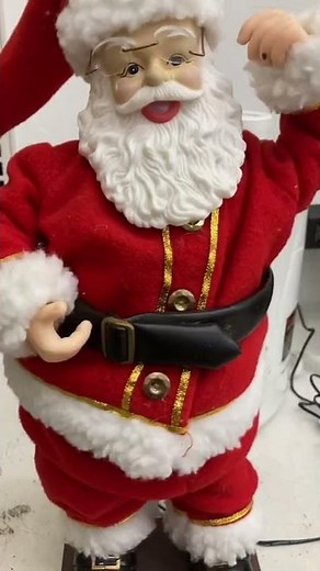 Dancing animated Santa ￼