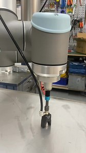 14K views · 101 reactions | Flexible gripper,Equipped with an auxiliary robot UR10 Automatic grab product #flexiblegripper #endtool #flexiblerobot | Tom Huang Autorobo | Facebook