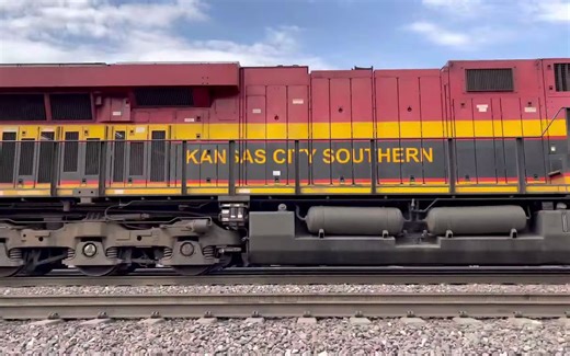 ES44C4混编BNSF 6970 + KCS 4862