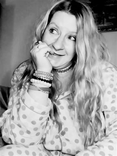 one look can be enough to make you go running back weak at the knees haha