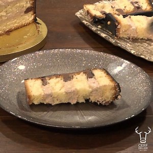 Vous avez réalisé votre premier gâteau en pâte à sucre et vous vous demandez comment le couper proprement ? :) Découvrez comment réaliser une jolie coupe de gâteau en vidéo ! Retrouvez toutes nos astuces pour le cake design ici 👉 https://blog.cerfdellier.com/category/recettes/cake-design/ | Cerf Dellier