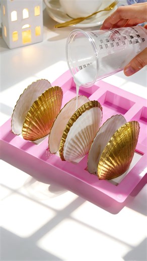 Turning simple materials into something a little magical ✨ We used large shells to create this unique, creative facial tissue holder—functional, artistic, and full of character. A simple way to elevate your home décor with a touch of metallic shine 🐚🤍💙 🔗 Official Site: https://letsresin.com/CPF -------🎁 Members earn points 👆-------- 🔗 Amazon: https://amzn.to/48THK5h 🛒 Enjoy 20% off with code RESINPOWDER on the casting powder used in this video. #letsresin #castingpowder #diyproject #diyc