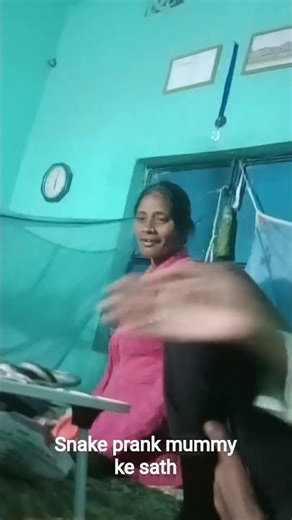 mummy ke sath सांप pranks 🤣