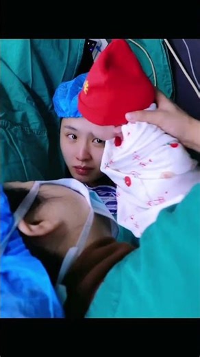Baby’s first kiss goes to the bravest mom in the world 🥺 #baby #cutebaby #newborn