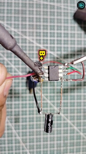 I Built The World's Simplest Audio Amplifier #shorts