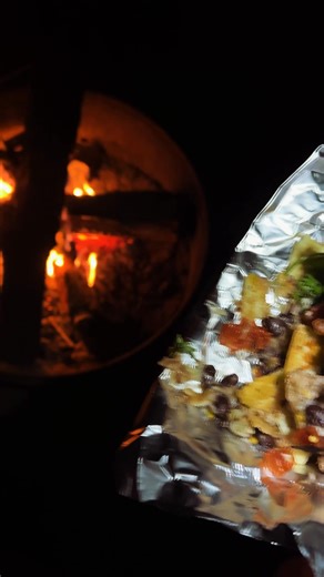 With just a handful of easy-to-transport ingredients, this campfire nachos recipe is the perfect snack when you’re sitting around the campfire. ⛺️ | Live Eat Learn