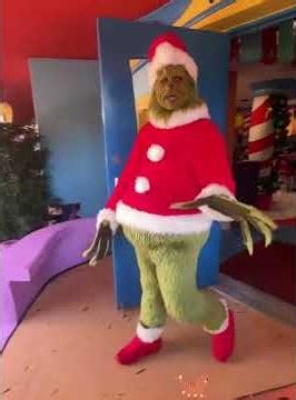 The Grinch funny moments. #grinch #thegrinch #universalstudios #universal #disney #funny #foryou