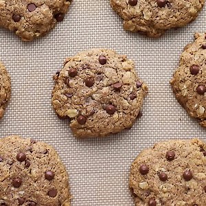 5.8K views | Almond butter cookies are chewy, delicious, and hit the spot when you’re craving something sweet. Make this healthier, gluten-free cookie recipe today. recipe: https://www.primaverakitchen.com/almond-butter-oatmeal-cookies/ | Primavera Kitchen | Facebook