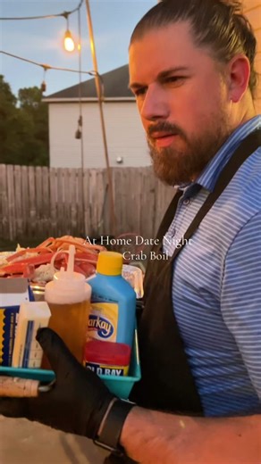 At Home Date Night 🙏🏻 #blackstonerecipe #foodblogger #athomedatenight #griddleideas #blackstone #weekendvibes #cooking #crabboil #crabboilsauce #recipe #griddlecooking