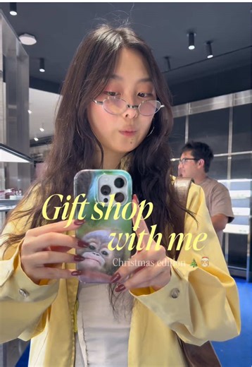 do i win the title of the best gift giver this year? lmk 😇🌚👀 #shopping #haul #christmas #giftideas #gentlemonster